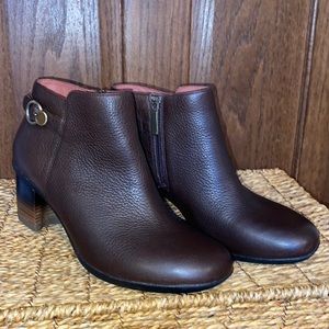 Dansko Perry Chocolate Waterproof Tumbled Ankle Boots New w/out Box!
